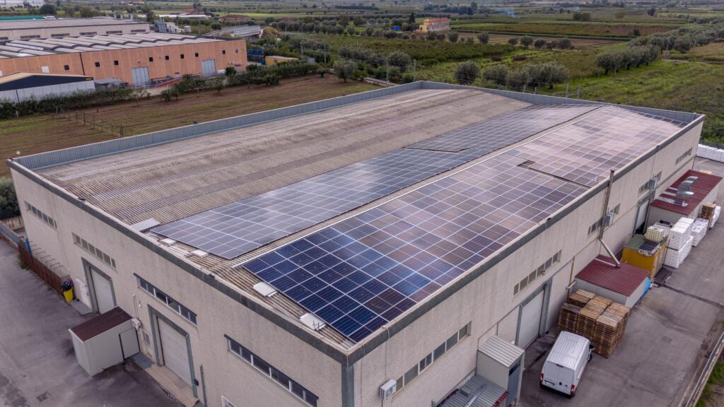 Fotowoltaika na budynku przemysłowym